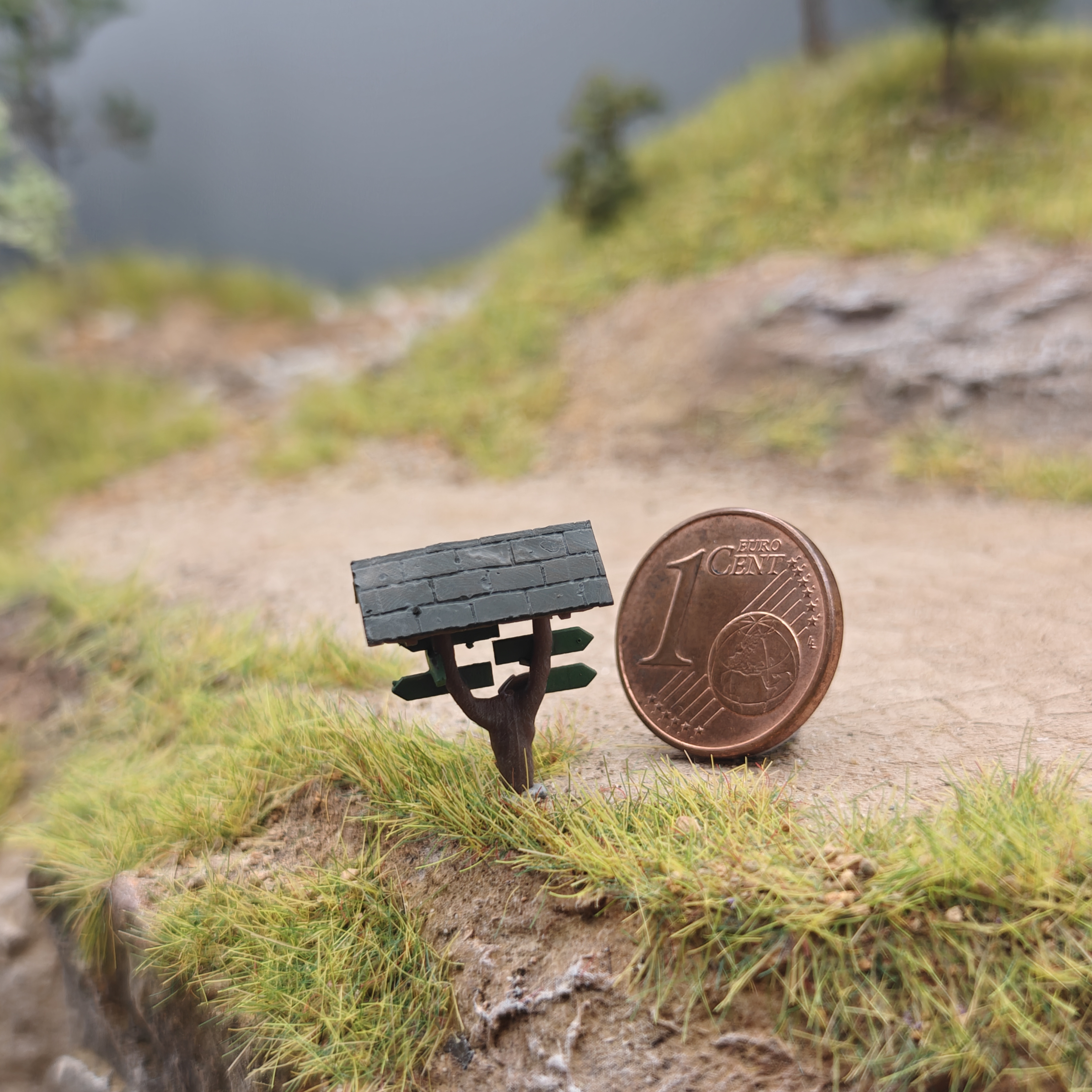 Wegweiser für Wanderwege massiv N